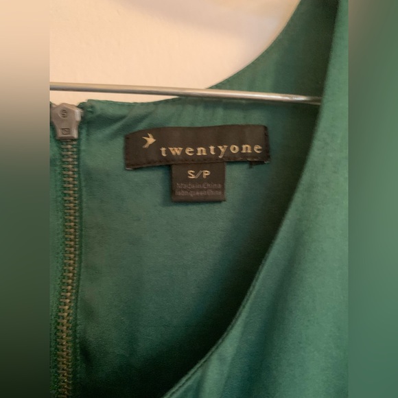 F21 - Green sleeveless top with Navy outlining - size Small - Picture 8 of 8